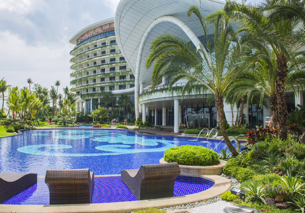 Pool beside Forest City Marina Hotel