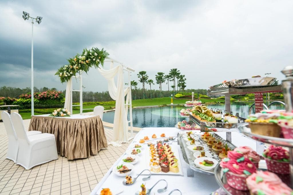 Outdoor event setting beside the golf course water feature