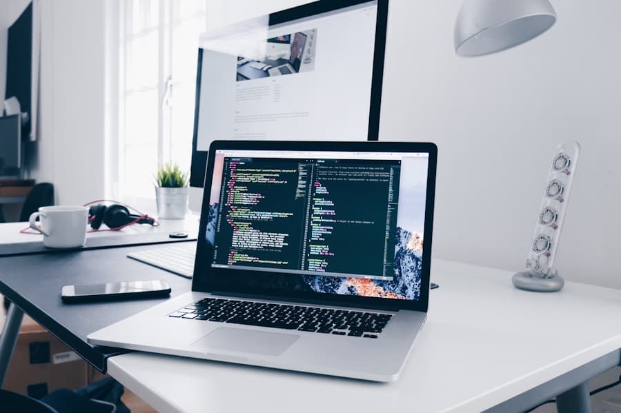 Connected laptops in a shared digital work setting