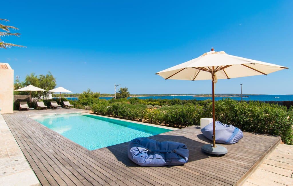 A Crays villa pool beside the coast